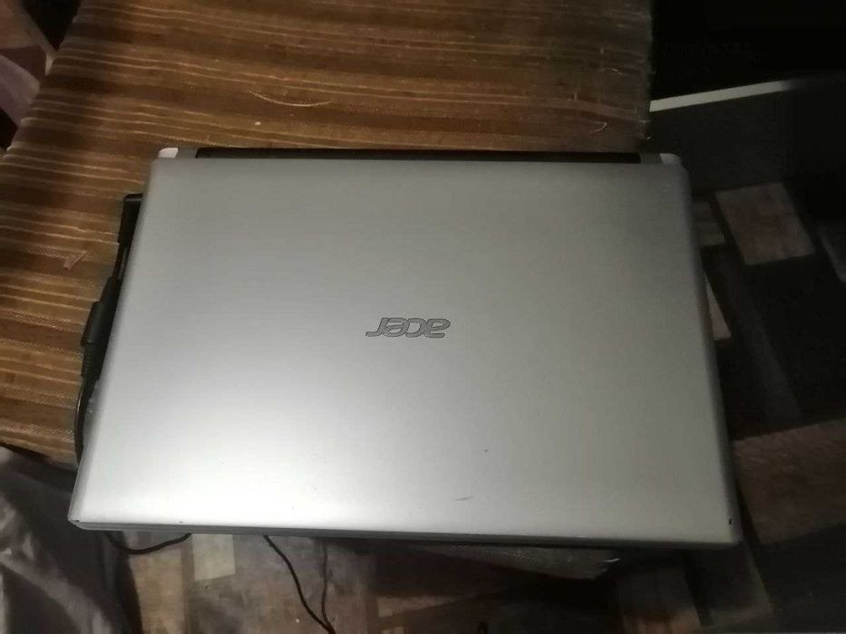 Продам ноутбук Acer I3+4gb+320 HDD