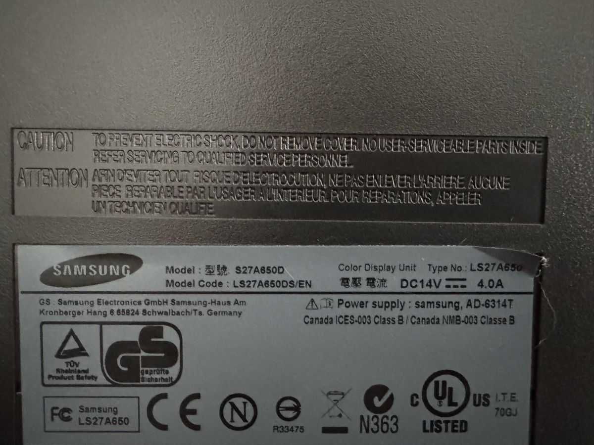 Монитор Samsung 27", с 90-градусово завъртане (Landscape->Portrait)