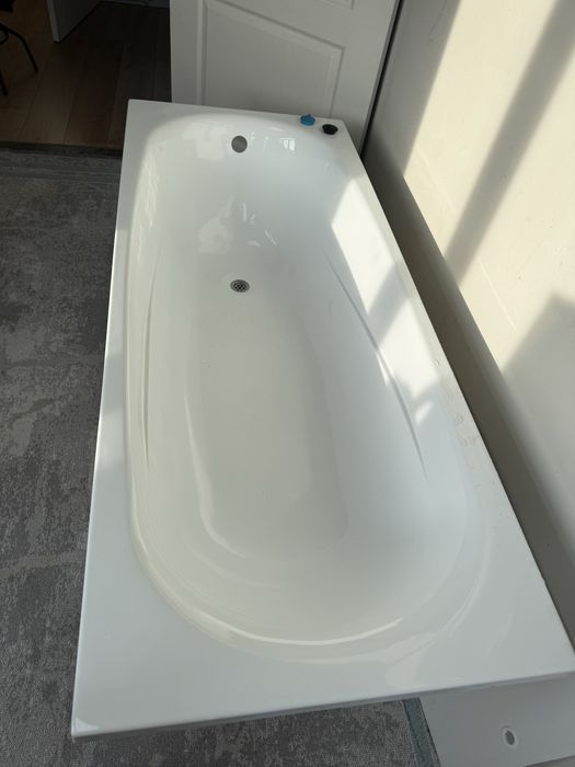 Акриловая ванна 70 на 170 (новая)