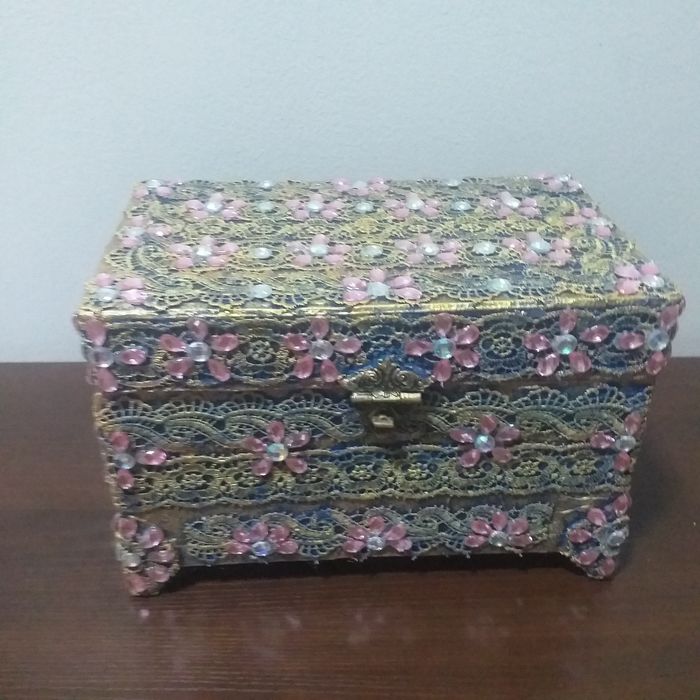 Сундучок-шкатулка