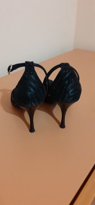 Обувки в комплект с чавтичка