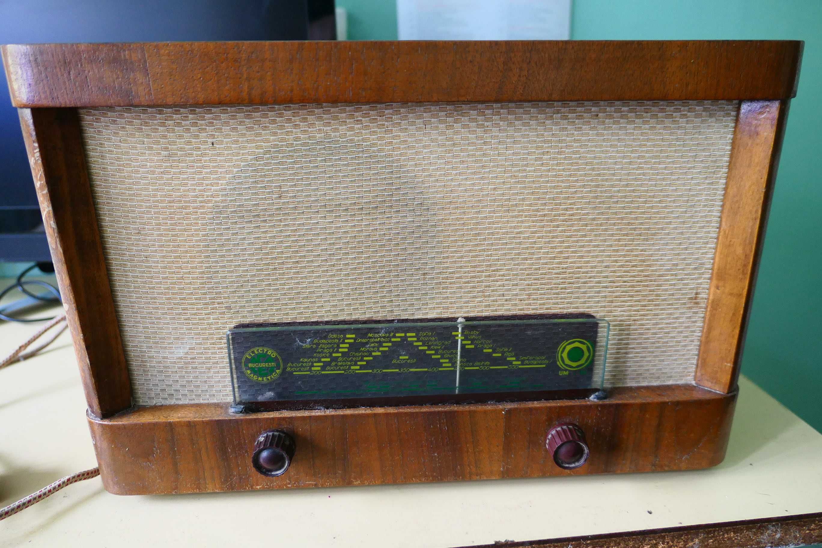 Radio pe lampi Romanesc ELECTROMAGNETICA EM541 anii 50 Romania RPR