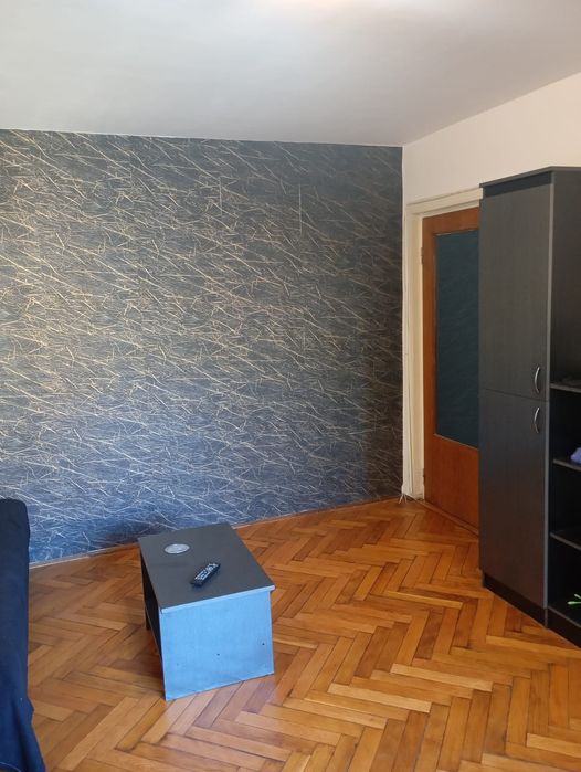Închiriez apartament 2 camere-centrală nouă
