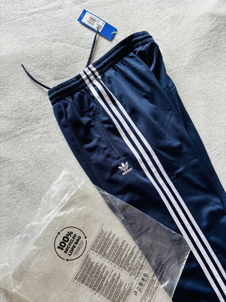 Оригинално долнище Adidas Firebird размер S