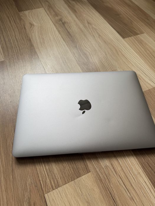 Macbook Pro 13" 8 GB RAM, 256GB M1, decembrie 2020