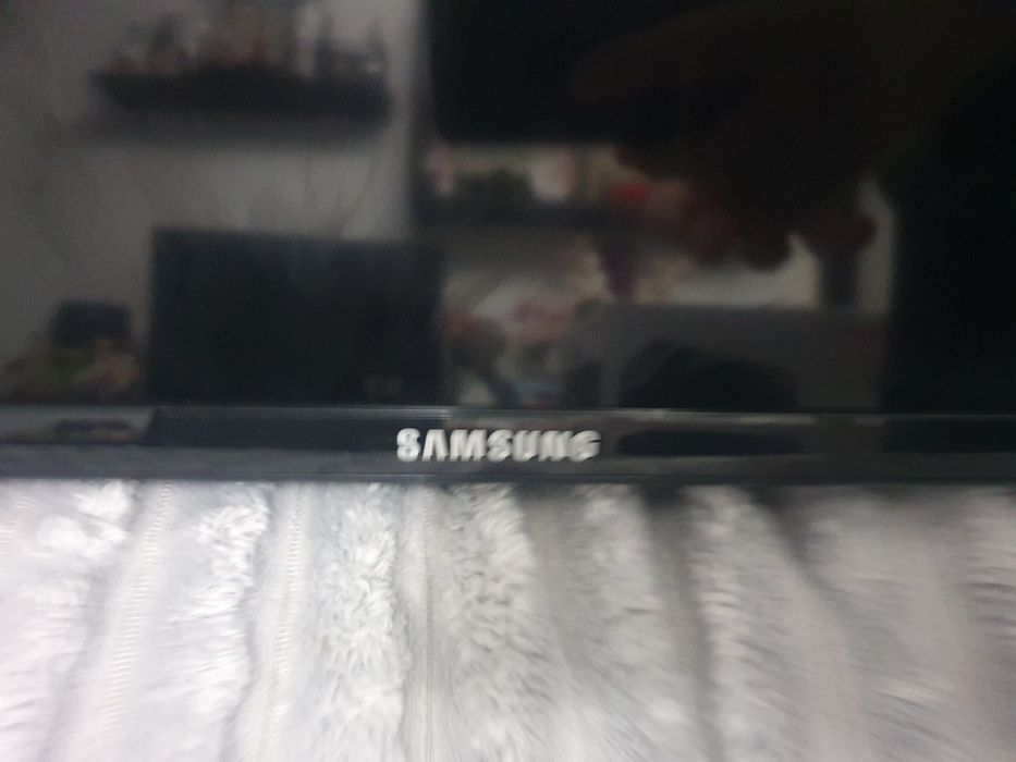 Vând TV  Samsung