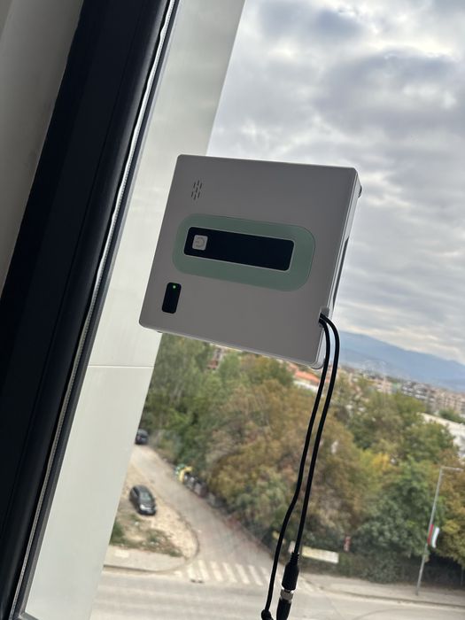 Робот за почистване на прозорци