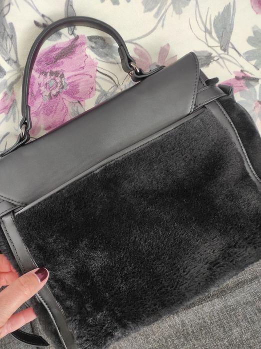 Черна много ефектна чанта с еко кожа