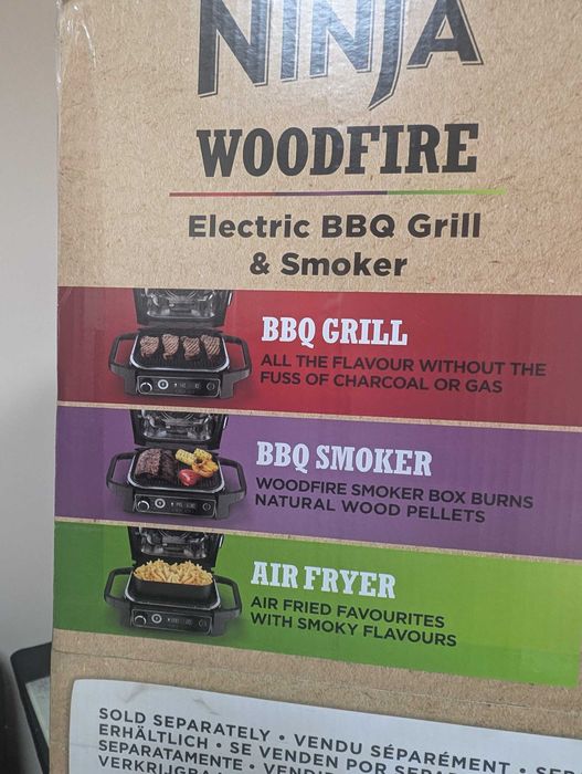 Ninja Woodfire  Електрическо барбекю за къмпинг с пушилня и фритюрник
