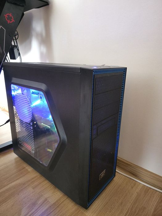 Vand pc gaming detalii si componente in descriere.