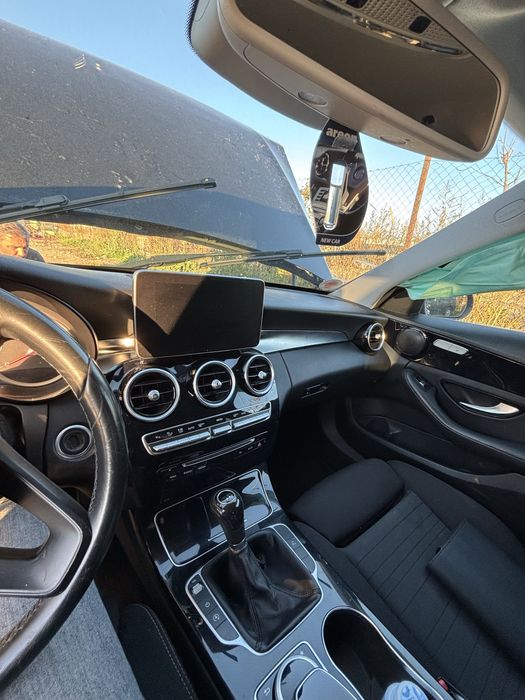 Mercedes c200 w205  avariat in partea fata. NU SE VINDE PE PIESE