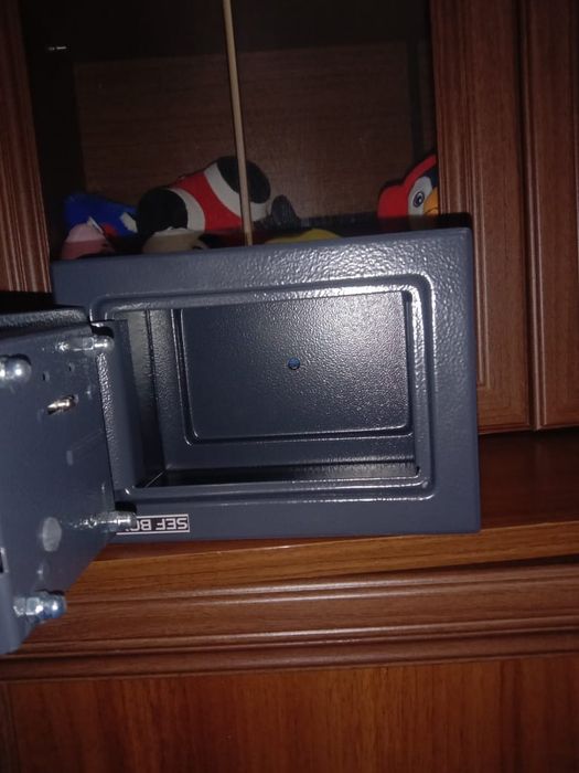 Сейф продаётся состояние хорош