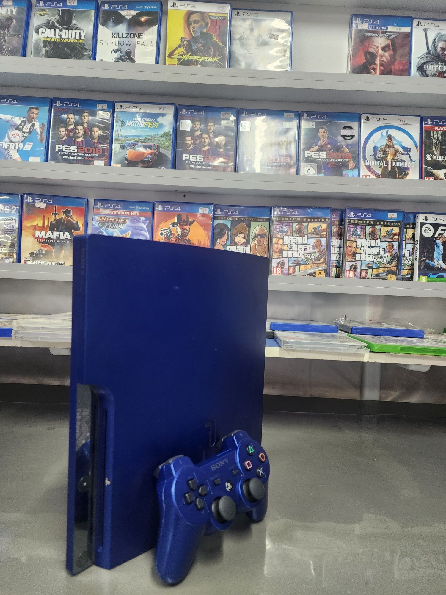 Продается игровой консол Sony Playstation 3 slim limited edition