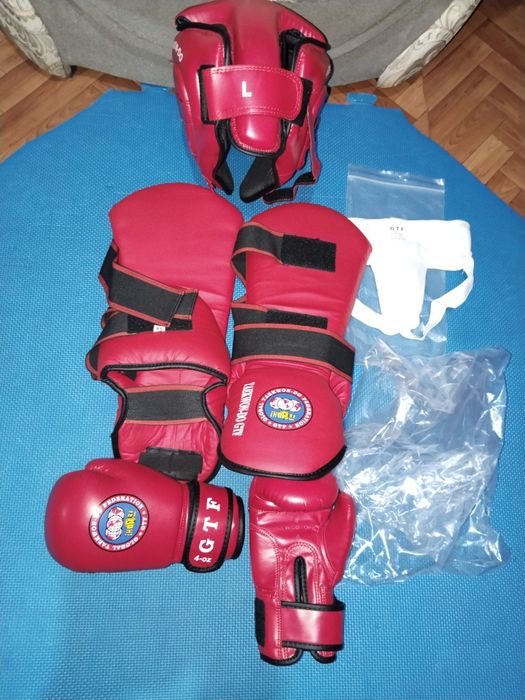 Продам полную экипировку для таеквандо и кимано на 6-7 лет