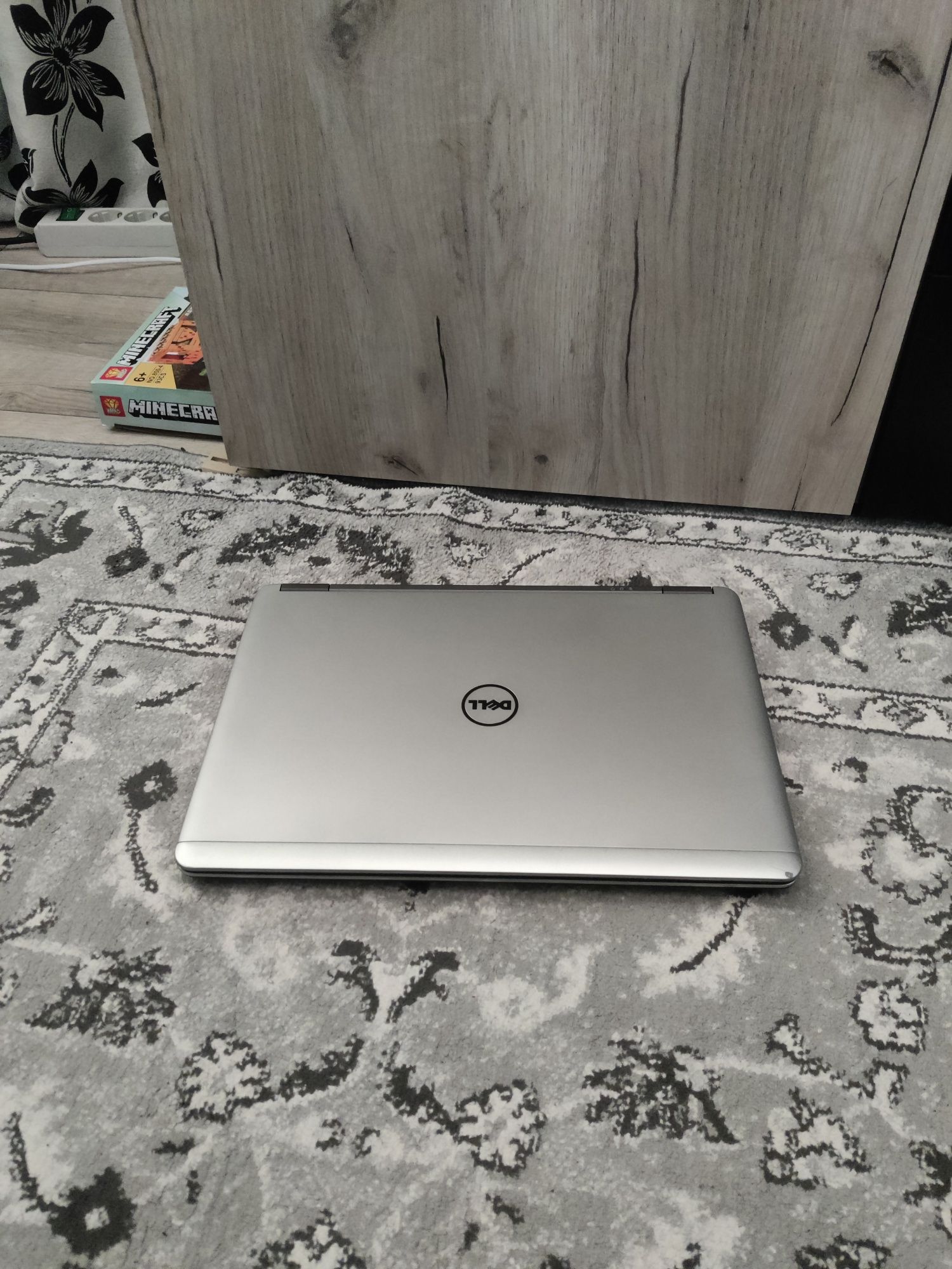 Dell Latitude  procesor i7..8g ram..ssd 256gb Full HD