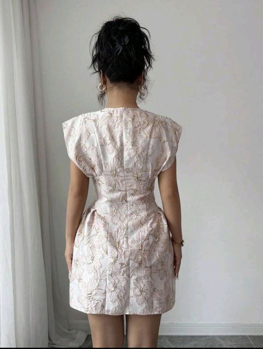 Разкроена рокля рокля Барби