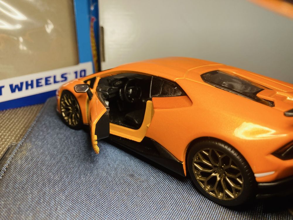 Продавам лотове колички hotwheels/maisto/matchbox 1:64 1:43 1:24