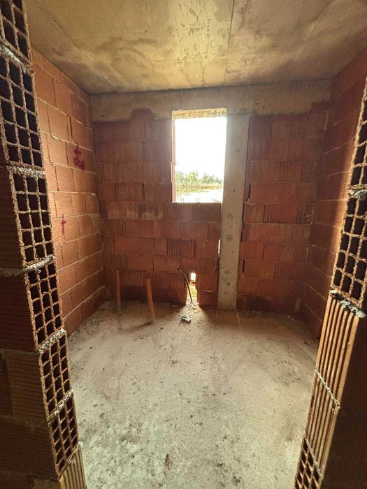 Продава къща с.Остра Могила