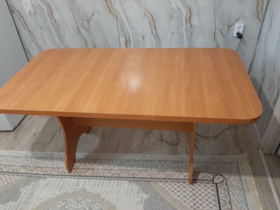 Продам кухонный стол
