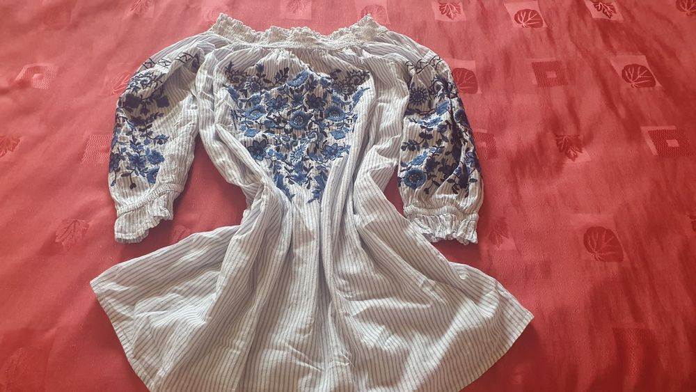Rochita noua larga bumbac cu broderie bleu S-L