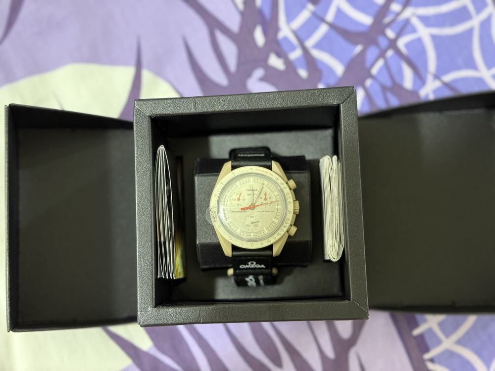 Продаются новые часы Omega moonswatch