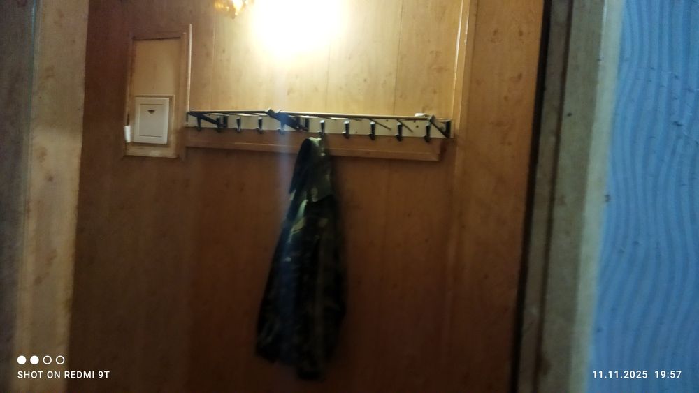 Продается 2х ком в районе аблакетка.блакетке ,на 2 этаже с балконом  3