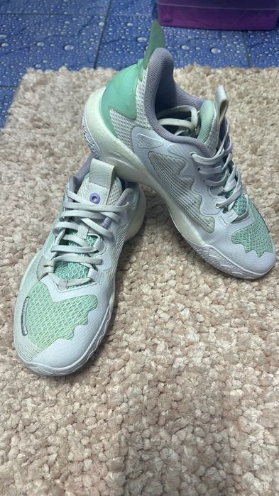 Баскетбольные кроссовки