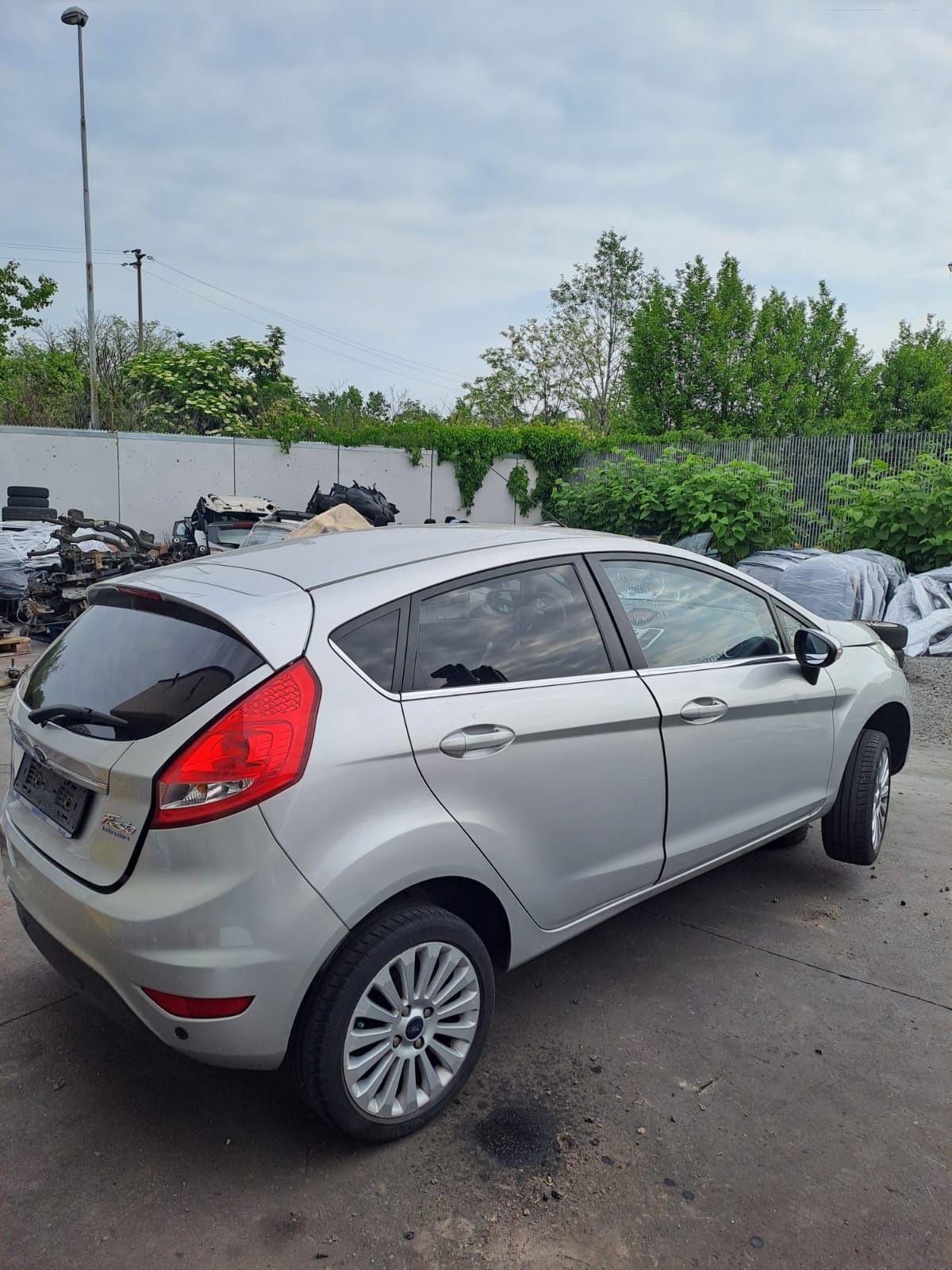 Dezmembrez ford fiesta