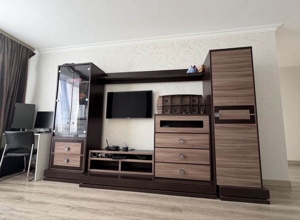 Стенка в гостиную срочно