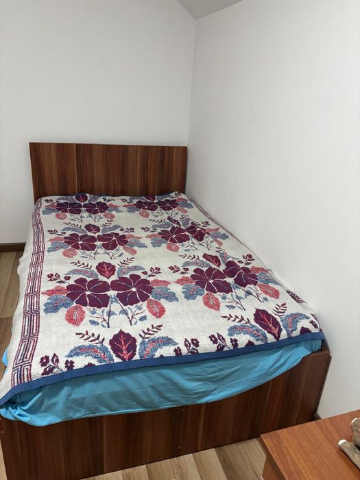 Pat puțin folosit, cu sertar, saltea, stare foarte buna