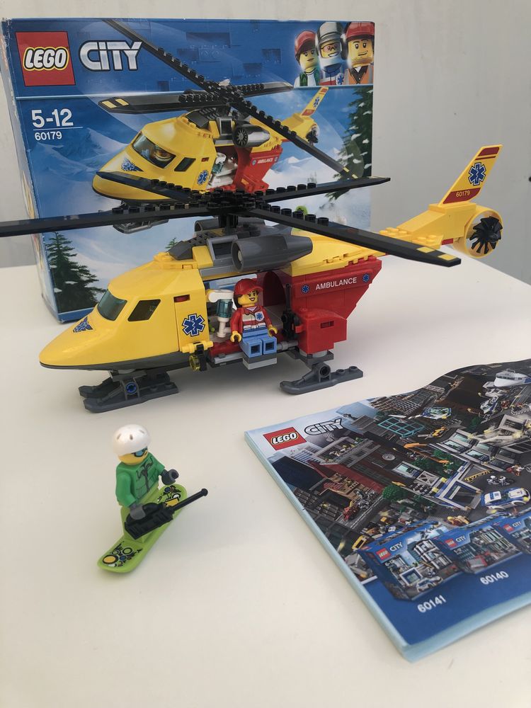 LEGO® City Great Vehicles - Elicopterul ambulanta 60179