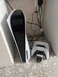 PS5 (2 геймпада, 5 игр, станция зарядки геймпада)