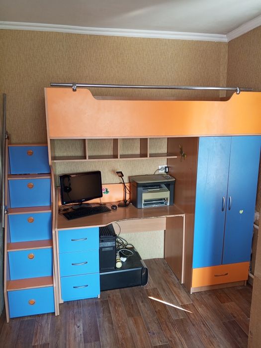 Продам детскую стенку со шкафом