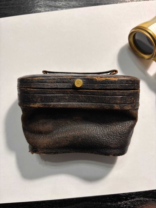 Binoclu antic din sidef si alama