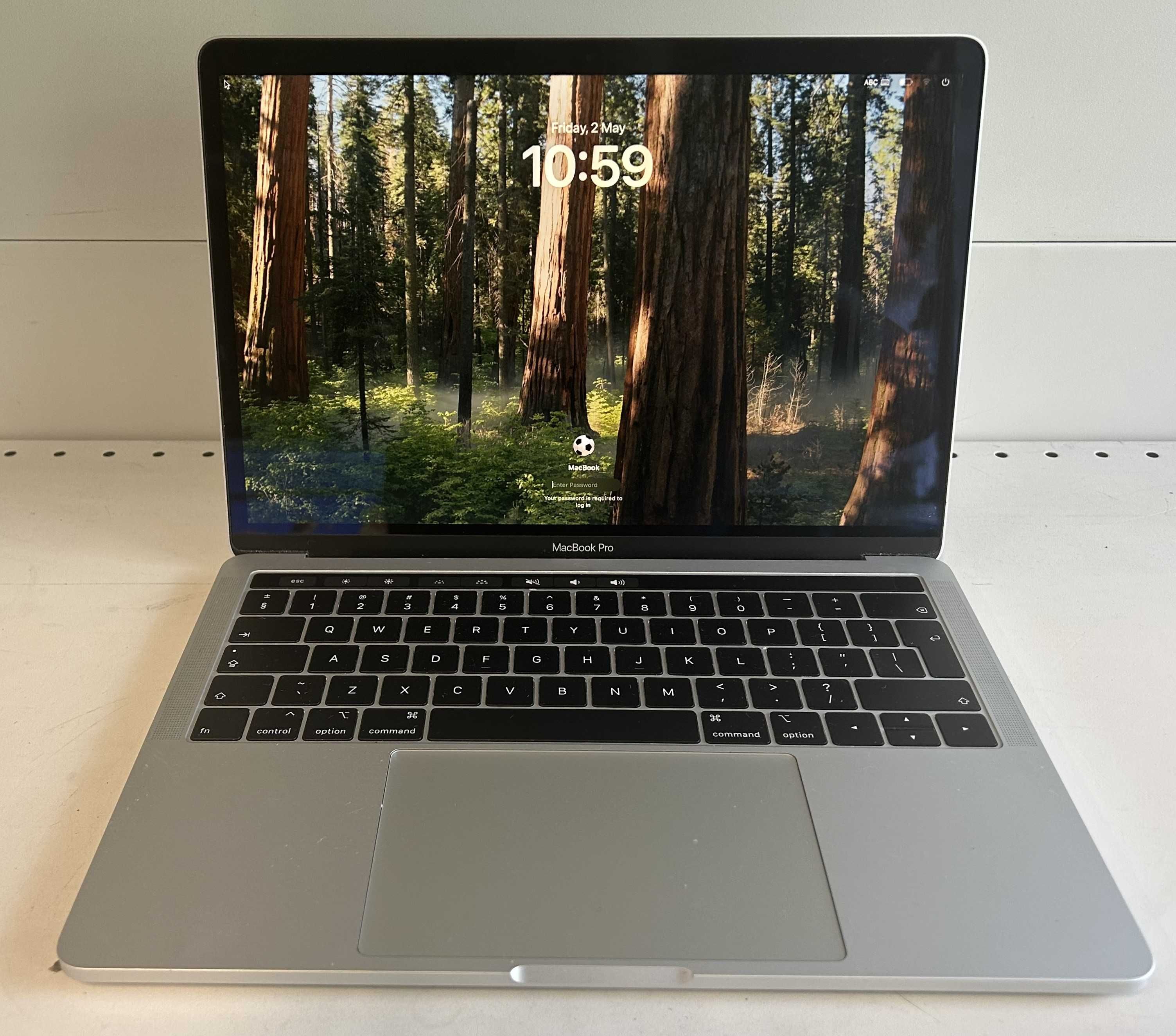 Лаптоп Apple MacBook Pro 13 инча 2019 отлично състояние