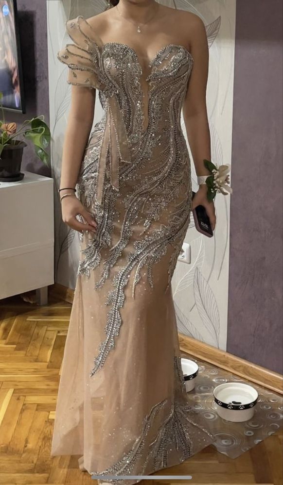 Бална рокля носена веднъж