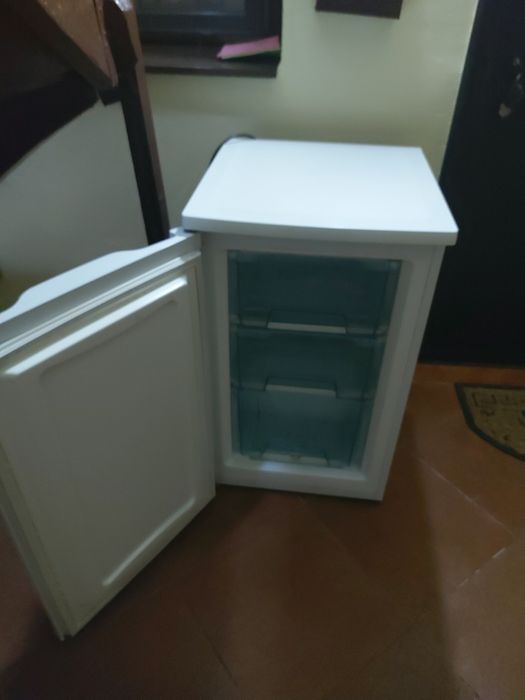 Vând congelator în stare buna de funcționare