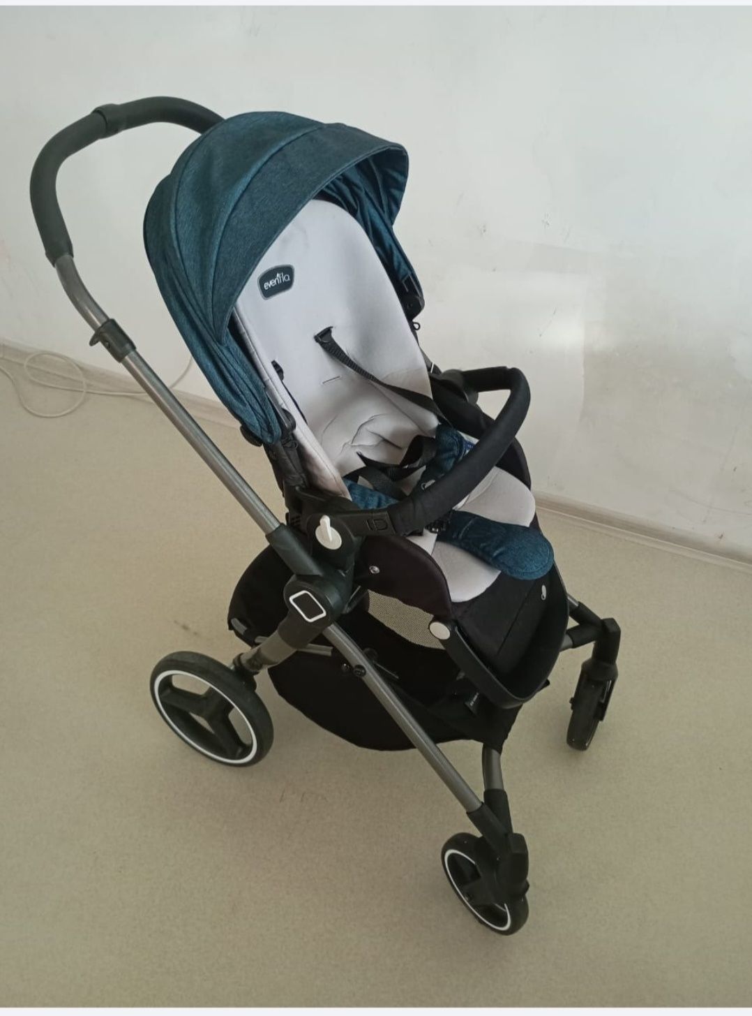 Продам коляску до 3х лет