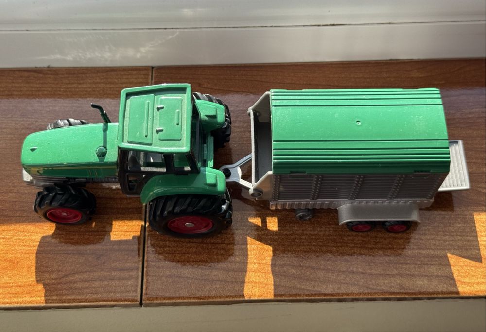 Machete auto Tractor cu remorca metalic scara 1/32