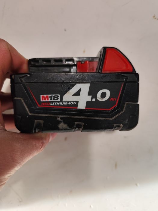 Безчетков акумулаторен импактдрайвър Милуоки  Milwaukee M18 FID + 4Ah