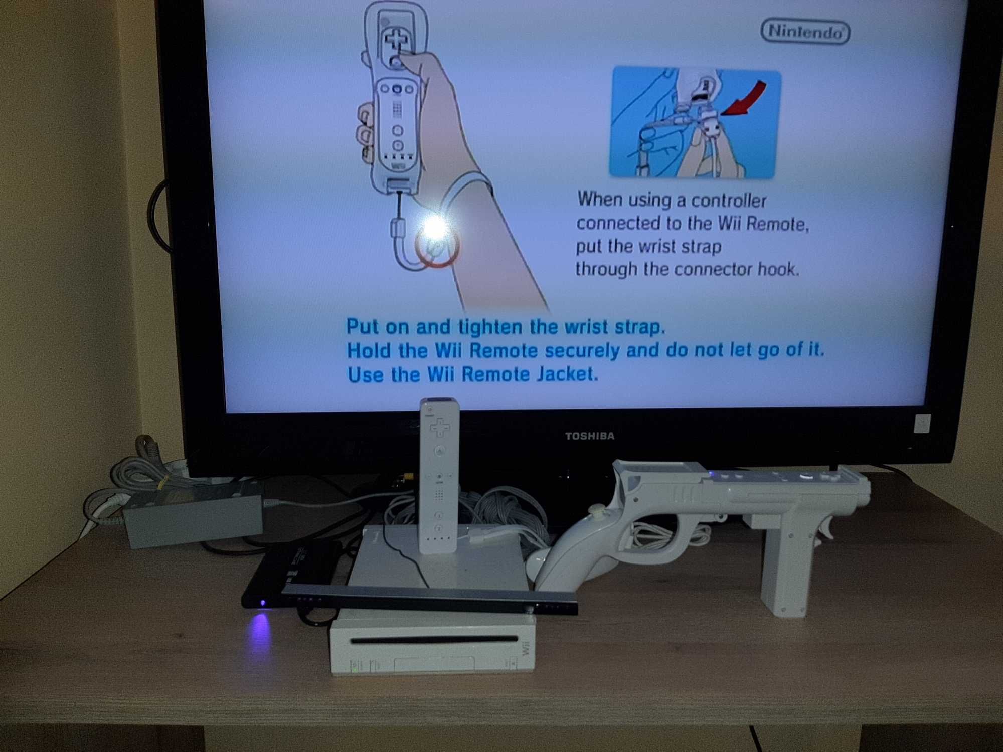 Нинтендо Nintendo Wii комплект цената е за всичко 72 игри на хард диск