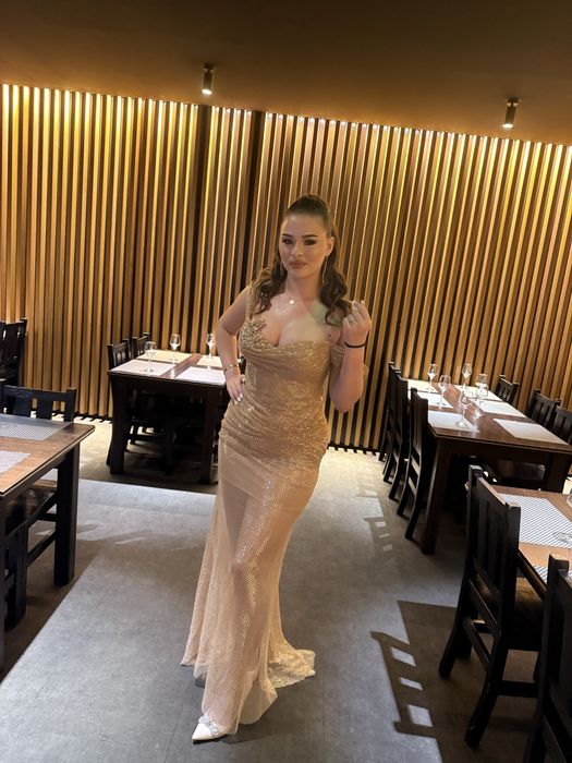 Rochita evenimente, purtata o singura data