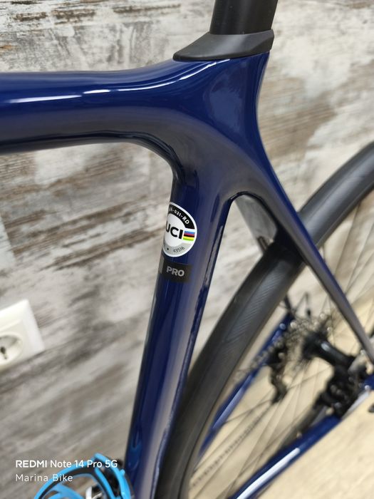 НОВ карбонов шосеен велосипед Giant TCR Pro Disc 105 2х12 Fulcrum | L