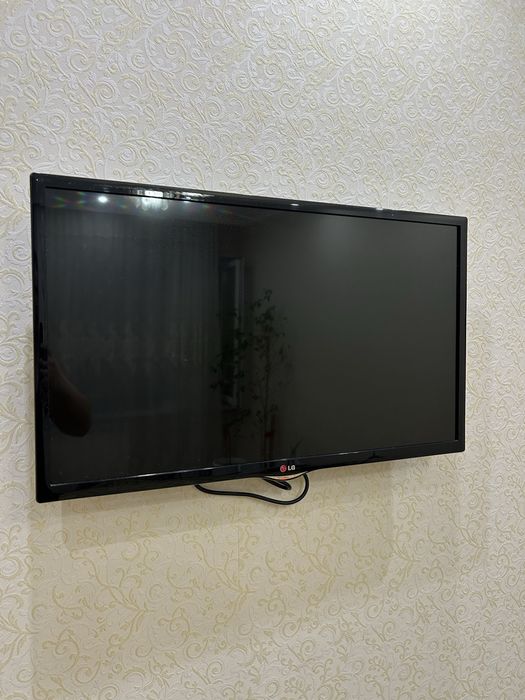 Телевизор LG.