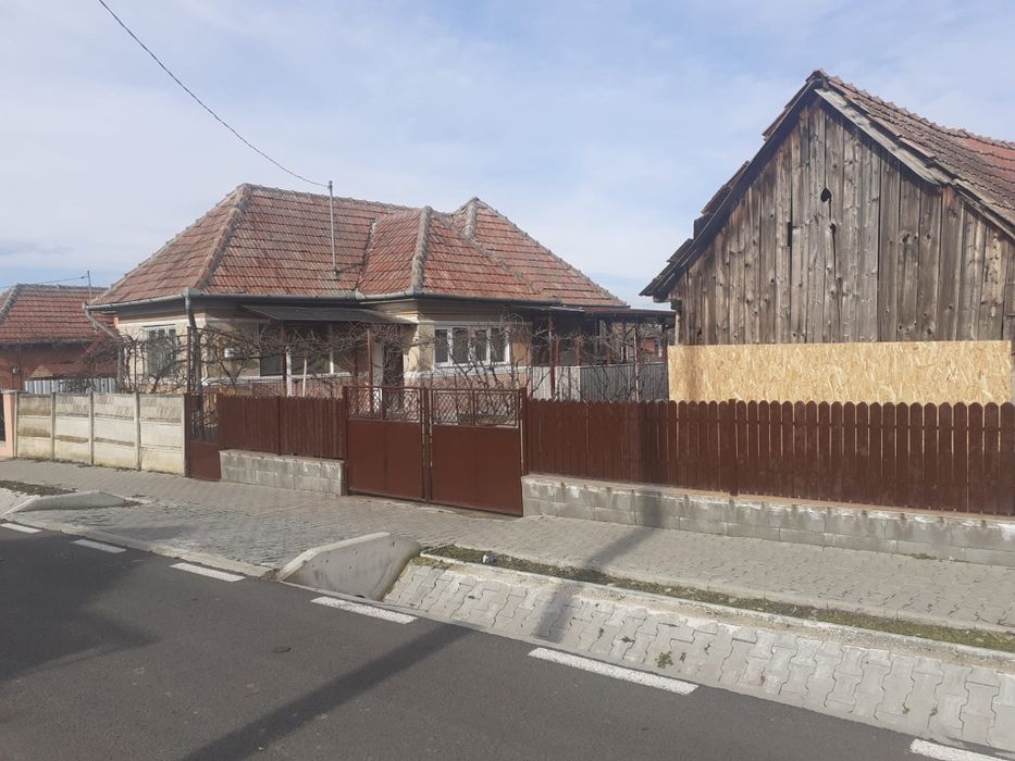 Casa 2 camere plus teren 900mp Ludus (Gheja)