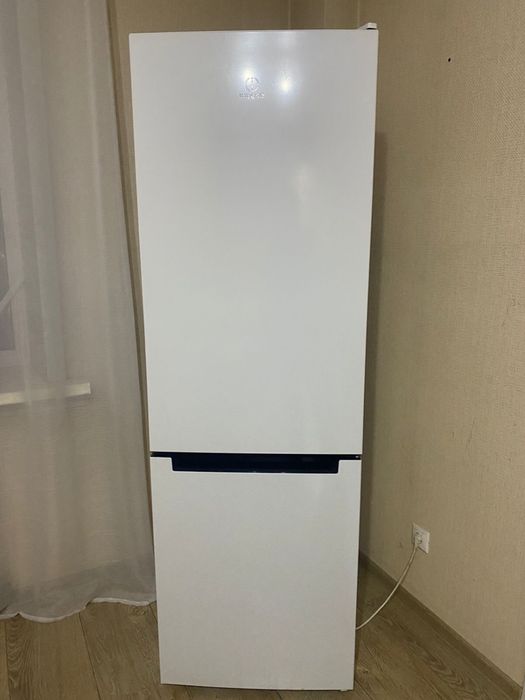Холодильник Indesit