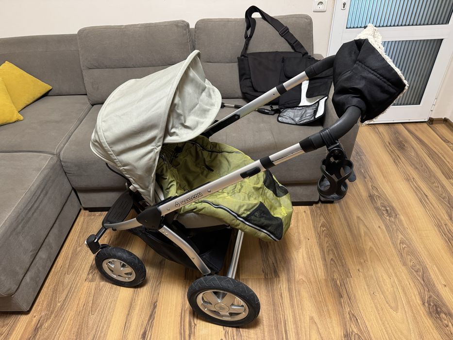 Продавам детска количка Maxi-Cosi Mura 4 2в1