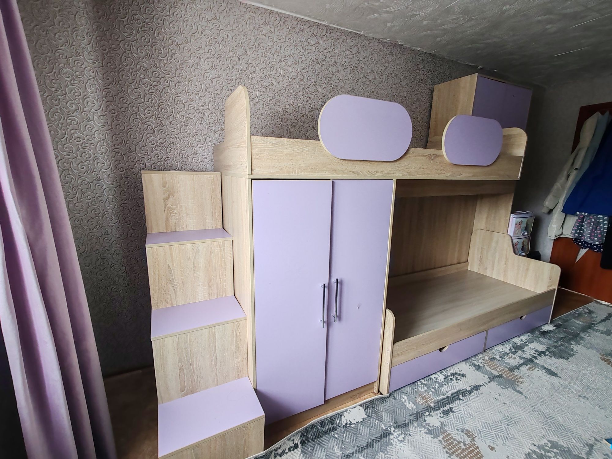 Кровать двухярусная со встроенными шкафами шкафами