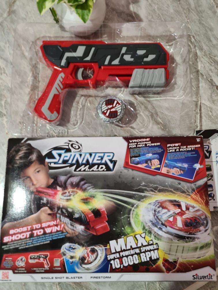 Бластер и Волчок SPINNER MAD 
5 бу