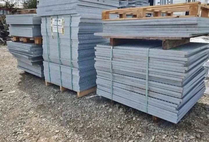 Vindem grătare zincată orice dimensiune trepte orice dimensiune doreșt